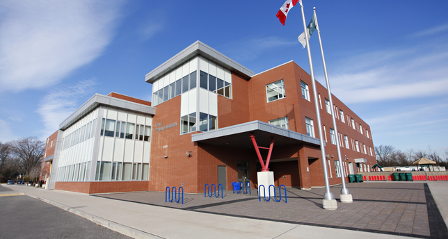 École élémentaire Ronald-Marion campus exterior
