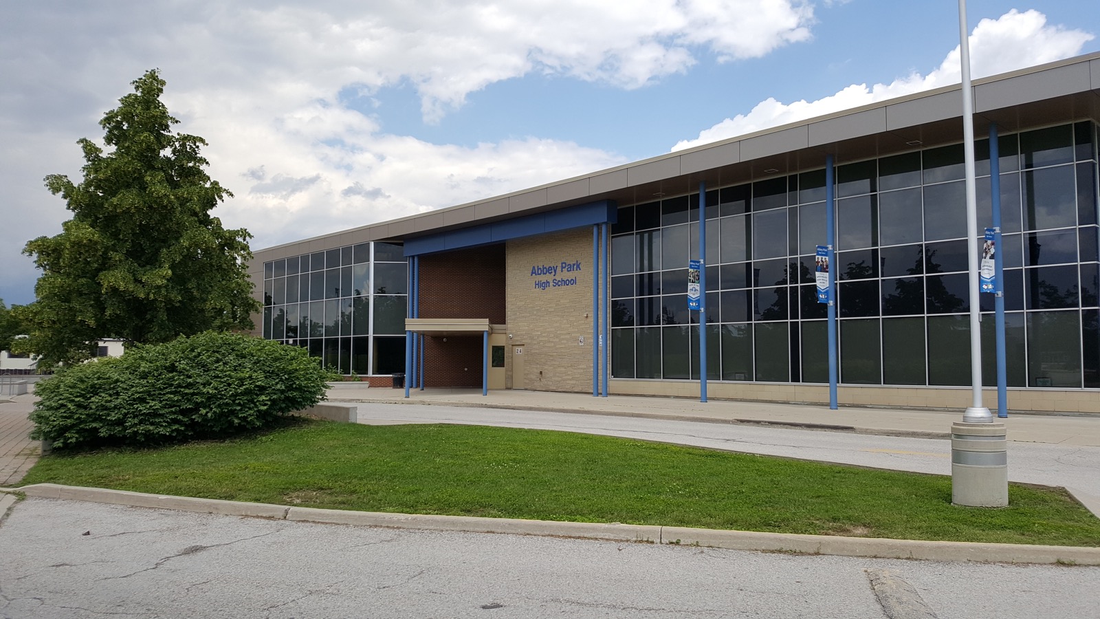 Abbey Park High School exterior, July 2017