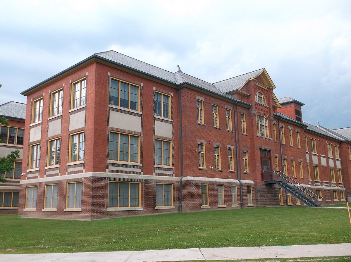 Building H at Humber Polytechnic Lakeshore campus