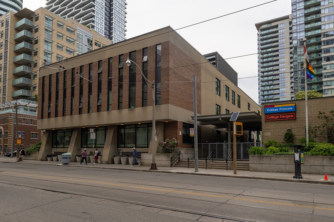 Collège français school exterior